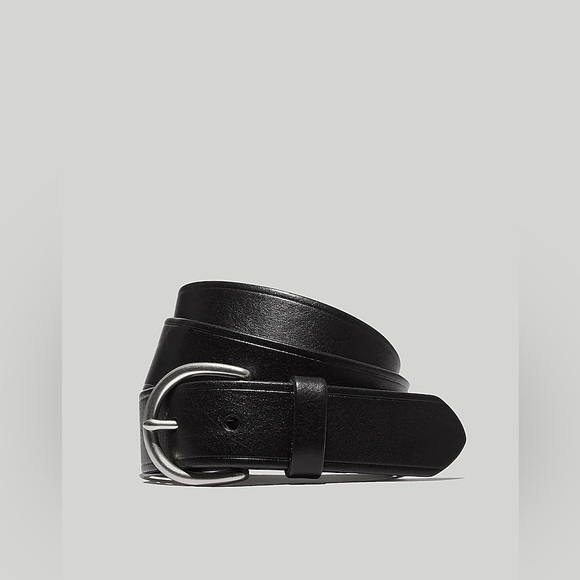 Madewell Accessories - Madewell NWT medium width 1.5” width leather belt w silver bucke black color
